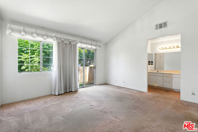 4044 Rosemead Boulevard, Pico Rivera CA: https://media.crmls.org/mediaz/f975a982-bf35-421a-a1c7-4f1c438f6dc1.jpg