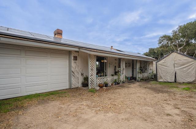 905 W Blanco Road, Salinas CA: https://media.crmls.org/mediaz/f976239f-1ae7-42d2-b8e7-e22fdc3cea3a.jpg