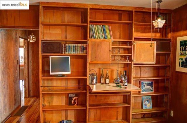 986 Kains Ave, Albany CA: https://media.crmls.org/mediaz/f9764284-c8cc-4a6f-8140-a9f42a138f4f.jpg