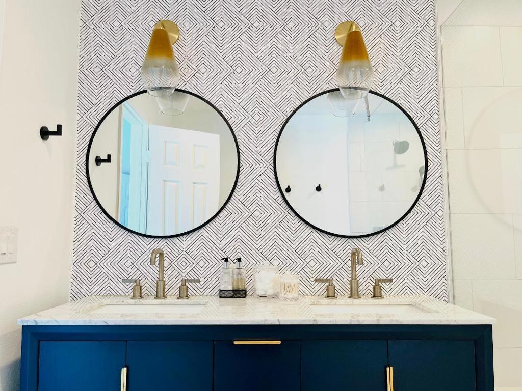https://media.crmls.org/mediaz/f9776d54-aa89-4981-8921-86119e177d2c.jpg?preset=X-Large