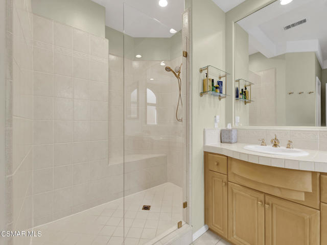 3865 Briar Ridge Court, Newbury Park CA: https://media.crmls.org/mediaz/f9777478-339a-43c8-b3f7-e2f226c57360.jpg