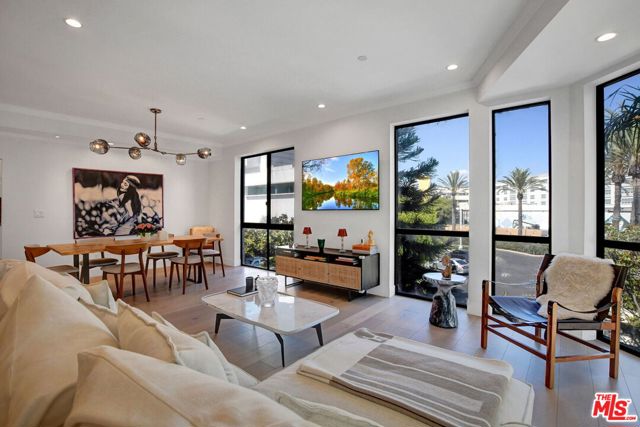 121 South Canon Drive, 201 photo 6