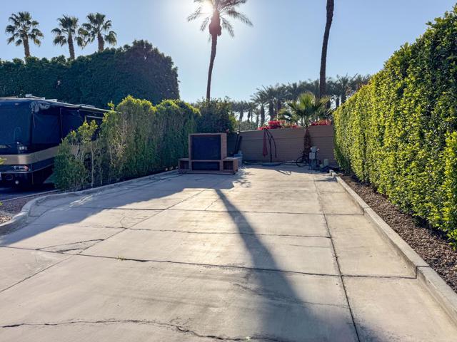 80394 Ave 48, Indio CA: https://media.crmls.org/mediaz/f97898c6-b0ee-40c7-9870-57d7db79a500.jpg