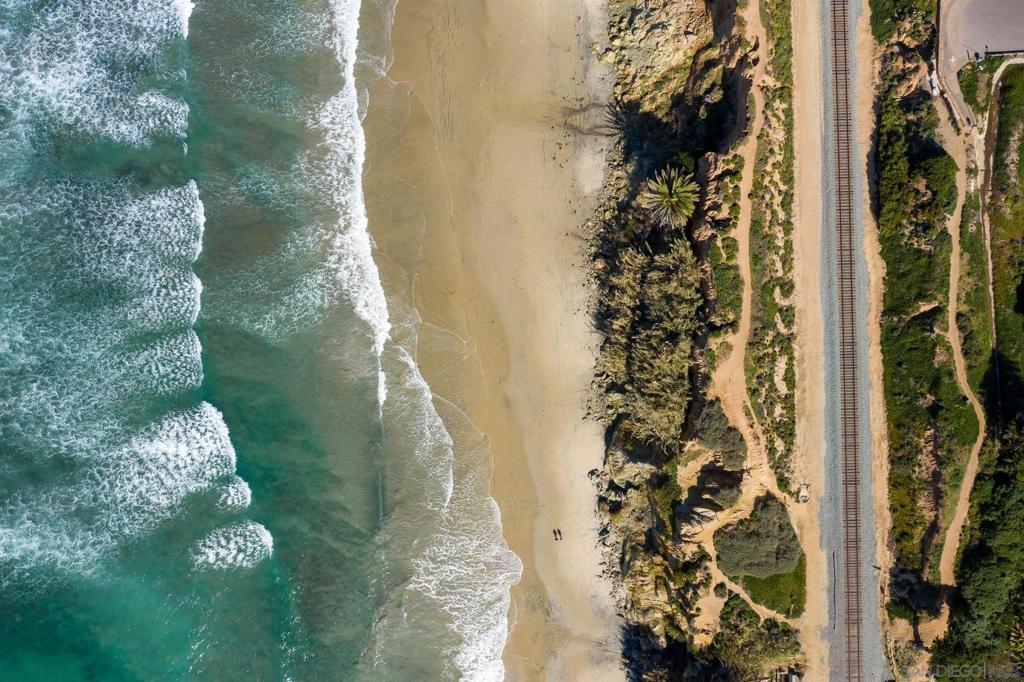https://media.crmls.org/mediaz/f979031f-4421-4eeb-9713-f021e91e7a62.jpg?preset=X-Large
