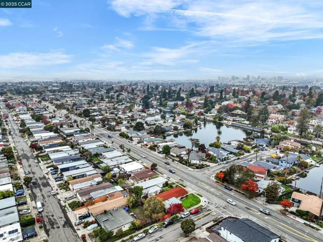 1246 Otis Dr, Alameda CA: https://media.crmls.org/mediaz/f9794a1e-46b5-495d-a628-9135907e2116.jpg