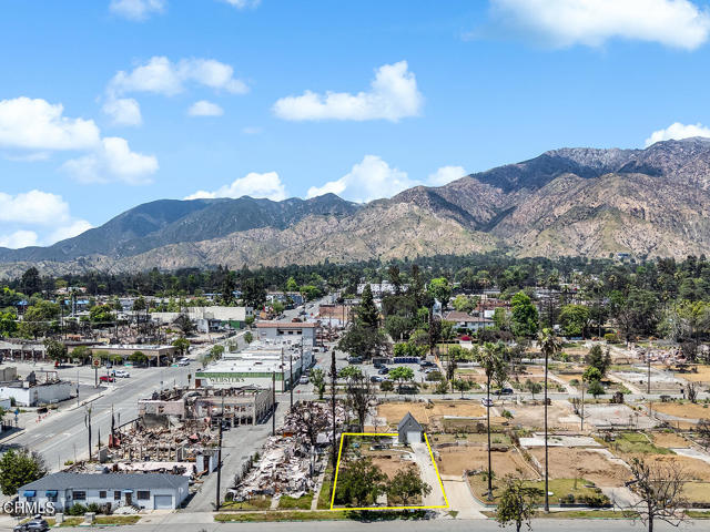 925 Beverly Way, Altadena CA: https://media.crmls.org/mediaz/f979e0ca-0017-475b-9f37-9acd928bcc86.jpg