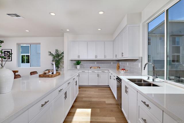 6140 Colt Place, Carlsbad CA: https://media.crmls.org/mediaz/f97aa510-ee74-4ad4-81d0-c601e70cddcc.jpg