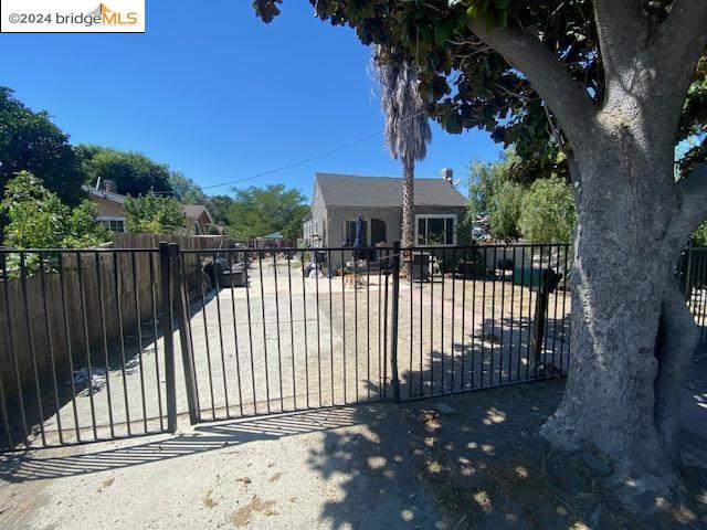 24 Mountain View Ave, Bay Point, California 94565, ,Multi-Family,For Sale,Mountain View Ave,41055414