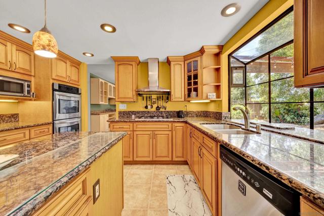 2010 Palsero Ave, Escondido CA: https://media.crmls.org/mediaz/f97b9637-bedd-4904-9178-8f59dc77d9a5.jpg