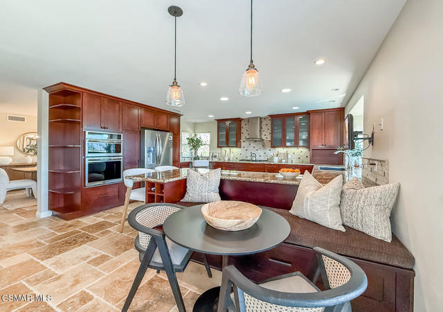 3331 Monte Carlo Drive, Thousand Oaks CA: https://media.crmls.org/mediaz/f97c0b9e-d63d-4804-9669-8a6b0172e454.jpg