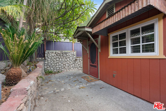 483 Sturtevant Drive, Sierra Madre CA: https://media.crmls.org/mediaz/f97c1295-42c5-451c-a088-5d4b4bb88db5.jpg
