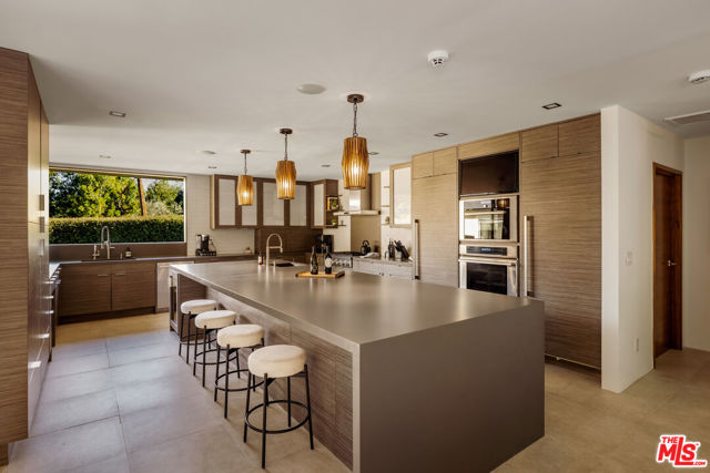 9991 Liebe Drive, Beverly Hills CA: https://media.crmls.org/mediaz/f97c5ecc-4342-4abf-a0bd-e1b3147448fa.jpg