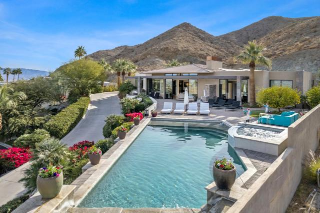 15 Buena Vista Court, Rancho Mirage CA: https://media.crmls.org/mediaz/f97c61d0-464d-4d9c-b65c-8eb79df791b4.jpg