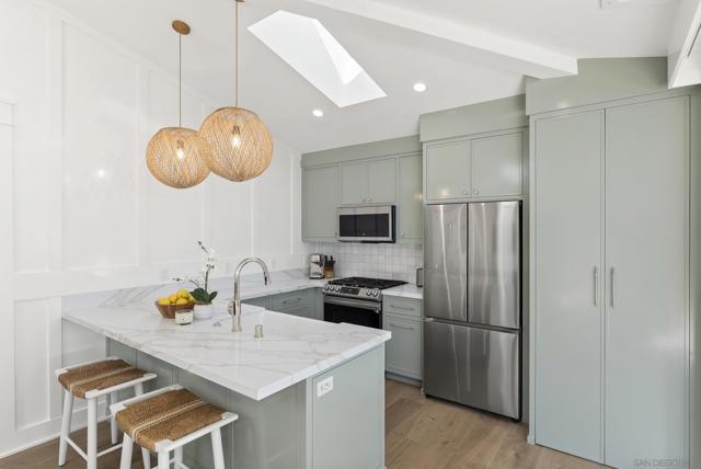 1059 Ocean Blvd, Coronado CA: https://media.crmls.org/mediaz/f97cbadf-0efa-4638-a351-b3d5222172cd.jpg