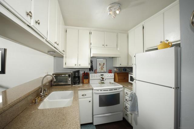 5003 Westpark Dr, North Hollywood CA: https://media.crmls.org/mediaz/f97cc645-9096-4006-91c3-c65fd110b287.jpg