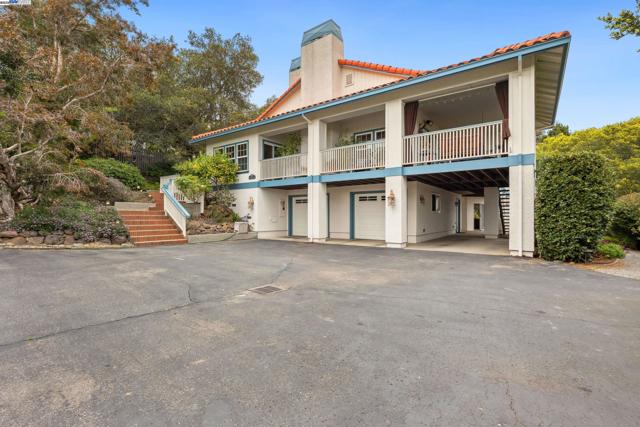3565 Star Ridge Rd, Hayward CA: https://media.crmls.org/mediaz/f97cd379-3428-49f0-87d0-e7762ad29042.jpg