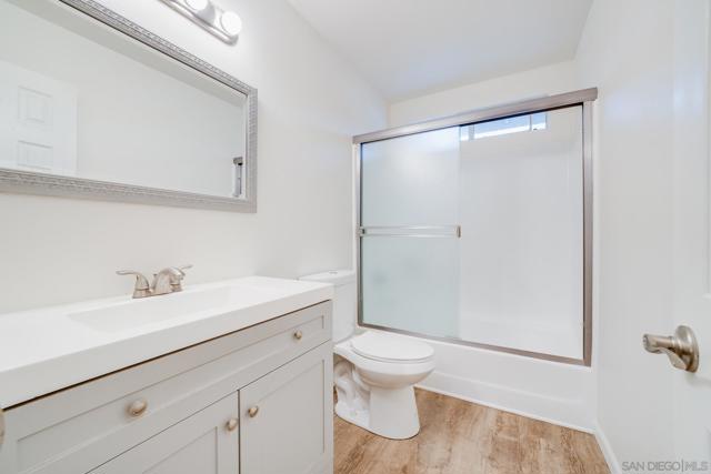 119 Smilax Rd, Vista CA: https://media.crmls.org/mediaz/f97cd721-ce77-4160-aa89-25de4b10fb13.jpg