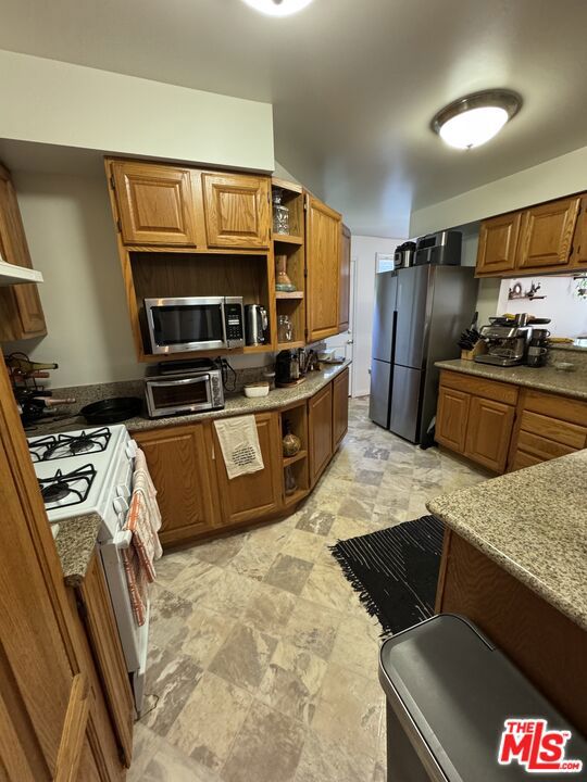 3461 Redwood Avenue, Los Angeles CA: https://media.crmls.org/mediaz/f97d52f3-228e-470b-9398-e0c42d4ee491.jpg