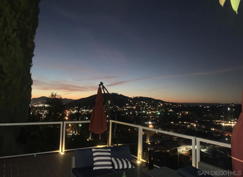 https://media.crmls.org/mediaz/f97dcf49-ca07-43b3-83b4-80383ddf9dd1.jpg?preset=X-Large