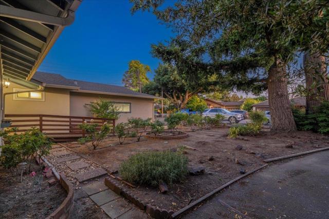 337 Roble Avenue, Redwood City CA: https://media.crmls.org/mediaz/f97dd4c0-6a7d-49f0-9c82-ec84f1e46962.jpg