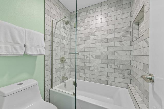 Image 31 of 44 For 2057 Oxford Ave