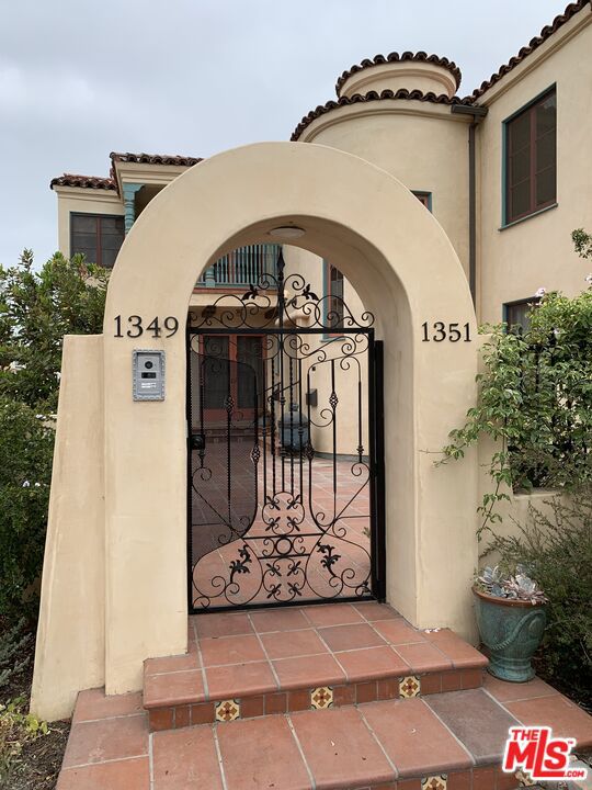 1349 Meadowbrook Avenue, Los Angeles, California 90019, ,Multi-Family,For Sale,Meadowbrook,24400195