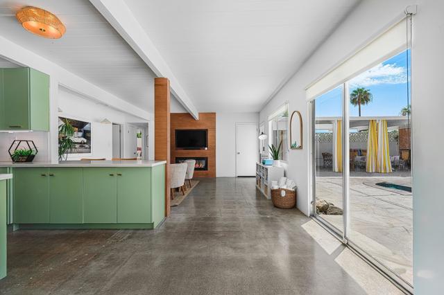 633 S Canon Drive, Palm Springs CA: https://media.crmls.org/mediaz/f981296b-440b-4530-8278-ae7e0938014d.jpg