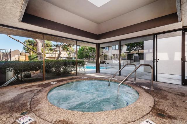 Detail Gallery Image 34 of 60 For 757 Ocean Surf Dr, Solana Beach,  CA 92075 - 3 Beds | 2/1 Baths