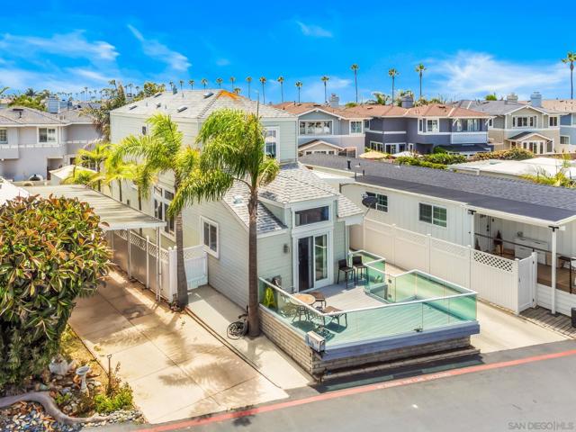 6550 Ponto Dr, Carlsbad CA: https://media.crmls.org/mediaz/f981a208-e53d-4c27-9c6f-5b5e85b39459.jpg