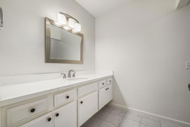 72499 Sandstone Lane, Palm Desert CA: https://media.crmls.org/mediaz/f98248c5-fe20-4bc6-9b96-14e8490aeeee.jpg