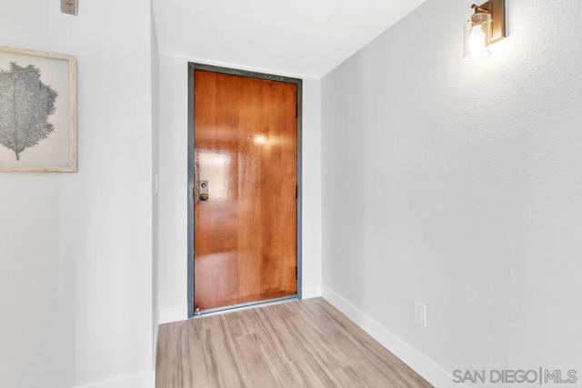 Image 26 of 42 For 17607 Pomerado Road  204