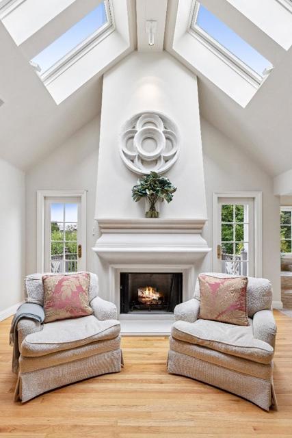 106 Pepper Avenue, Burlingame CA: https://media.crmls.org/mediaz/f982afa3-f5cc-4d60-adf0-74e45f8a1641.jpg