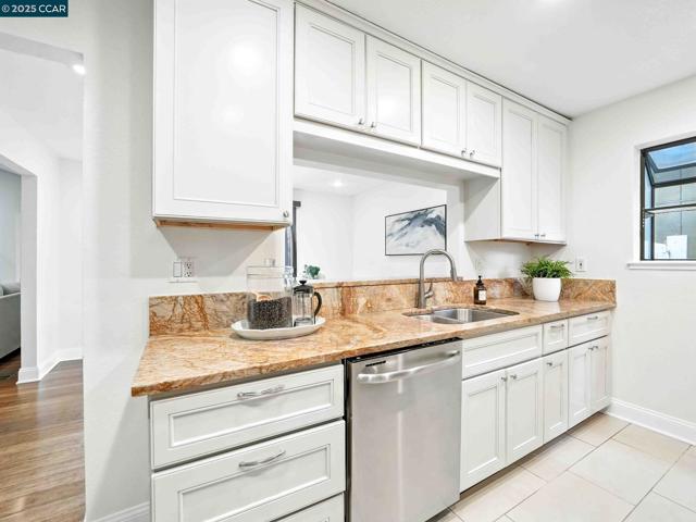 218 Jewel Ter, Danville CA: https://media.crmls.org/mediaz/f982b6ef-7846-45cd-924c-b713850389f0.jpg