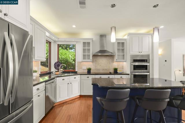 68 Terrace Rd, Walnut Creek CA: https://media.crmls.org/mediaz/f9835da4-14c7-4ac6-8d43-4cd9310a749d.jpg