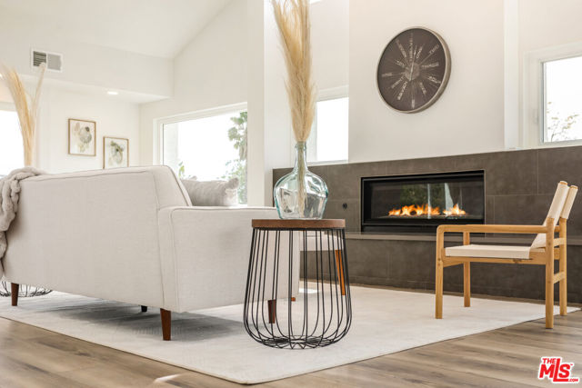 3536 Malibu Country Drive, Malibu CA: https://media.crmls.org/mediaz/f9840e5a-807b-458a-a29d-3c13779815b1.jpg