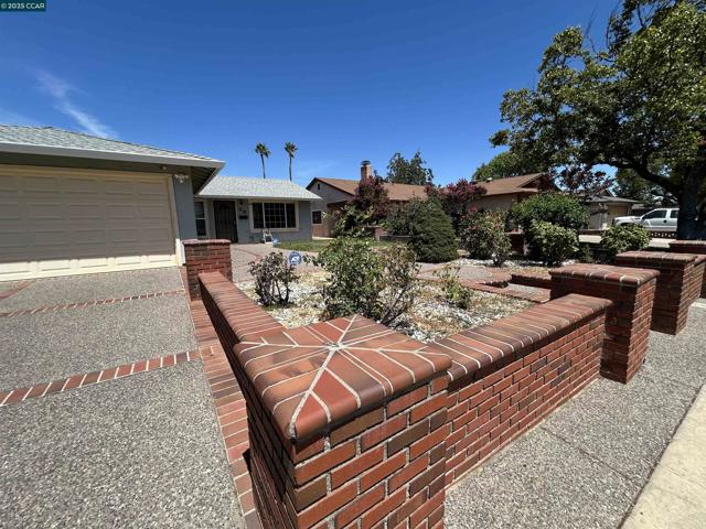 26 Leeward Way, Pittsburg CA: https://media.crmls.org/mediaz/f984273c-cc99-41a9-a7ee-18859f70d19c.jpg