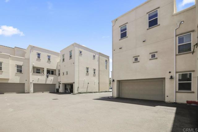 5140 Calle Sand Arch, San Diego CA: https://media.crmls.org/mediaz/f98429f8-0087-4058-9d05-6ff7aebb1275.jpg