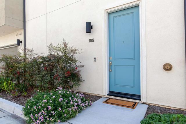 5402 Sand Arch Ln 199, San Diego CA: https://media.crmls.org/mediaz/f98443f9-853b-4488-aba2-86489b660ce3.jpg