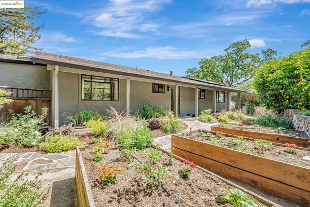 3336 Oak Ct, Lafayette CA: https://media.crmls.org/mediaz/f98467df-b67d-4211-8465-ef3efd162f7b.jpg