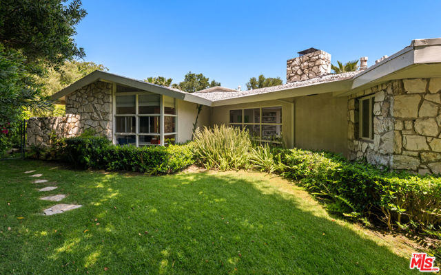 11556 Bellagio Road, Los Angeles CA: https://media.crmls.org/mediaz/f9847e0c-7e6a-4ddf-aa3c-9ce2e9b28820.jpg