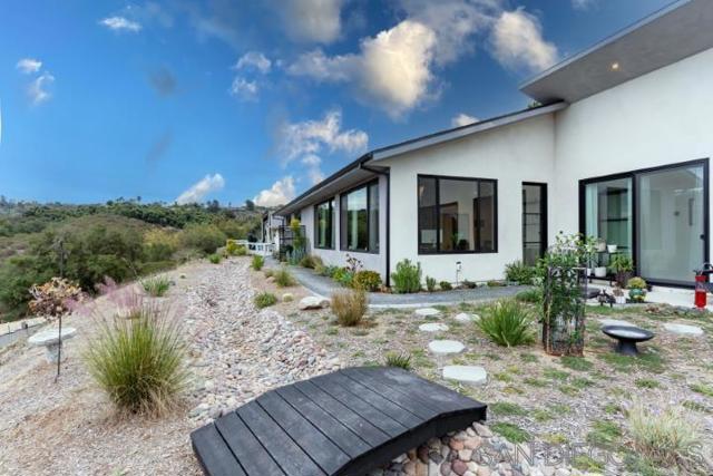 1615 Vista Del Lago, Fallbrook CA: https://media.crmls.org/mediaz/f98492ca-b2d7-4a54-bd33-967c0eddac3c.jpg