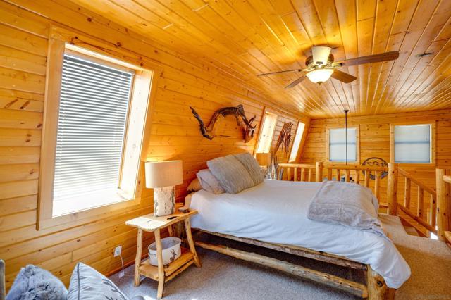 33382 Squirrel Dr, Green Valley Lake CA: https://media.crmls.org/mediaz/f984a0cc-27bf-42f9-9740-621ae7b778bd.jpg
