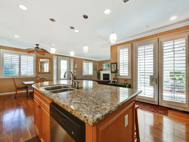1333 Caspian Way, Oxnard CA: https://media.crmls.org/mediaz/f984b05a-78e3-4427-b903-4c79472dd0b8.jpg