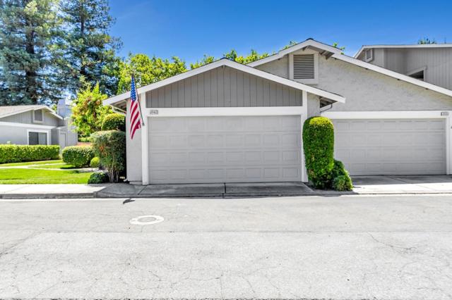 4942 Red Creek Drive, San Jose CA: https://media.crmls.org/mediaz/f985185d-b1bf-448a-a916-76dca0d3f6ca.jpg