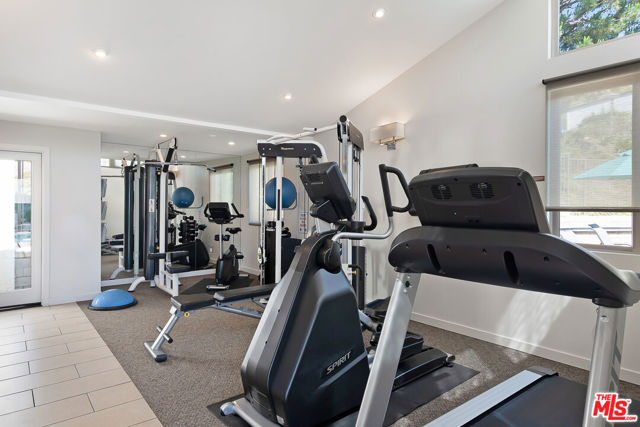 17109 Palisades Circle, Pacific Palisades CA: https://media.crmls.org/mediaz/f9852aba-dbe7-4413-ac1c-6eea06bfd502.jpg