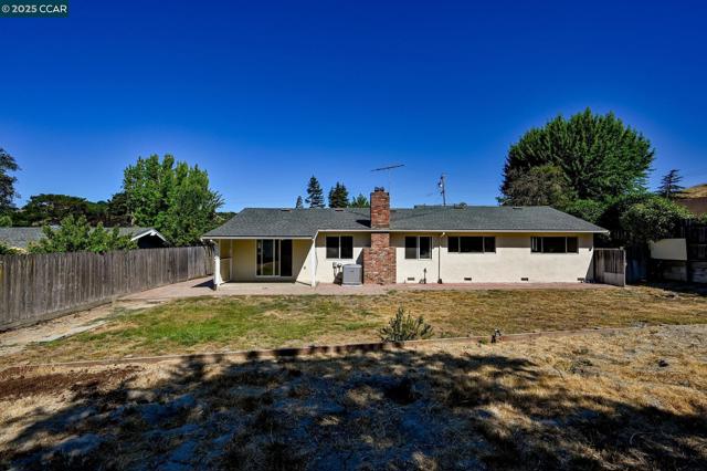 5 Dickenson Dr, Moraga CA: https://media.crmls.org/mediaz/f98558e8-c1b0-40d2-bbc3-1ae79e7ff2e6.jpg