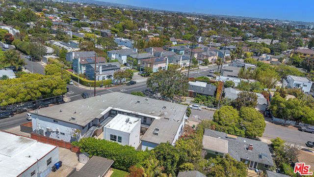 2001 Penmar Avenue, Venice CA: https://media.crmls.org/mediaz/f985fff1-c5d7-4c28-b2db-87c87c94edc1.jpg