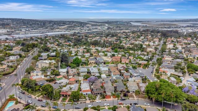 4232 Arden Way, San Diego CA: https://media.crmls.org/mediaz/f98649ec-6aca-425c-acae-321576448bdb.jpg