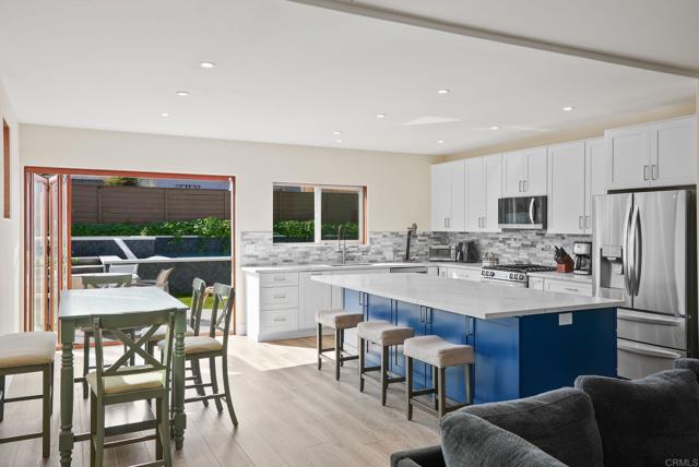 Detail Gallery Image 9 of 32 For 3749 Kingsley St, San Diego,  CA 92106 - 4 Beds | 4 Baths