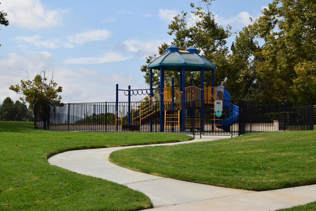 2462 Rikkard Drive, Thousand Oaks CA: https://media.crmls.org/mediaz/f986eda6-b190-4124-83fa-cfd5da41fea1.jpg